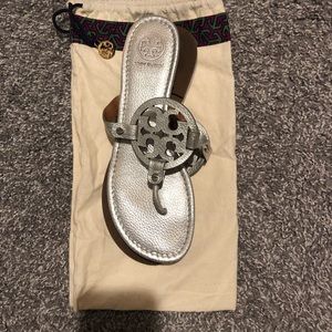 🦋SALE🦋 Tory Burch Silver Metallic Miller Sandal